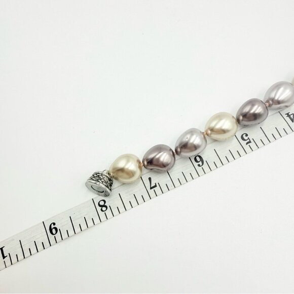 Elegant Multicolor Chunky Faux Pearl Bracelet with Magnetic Clasp - Picture 5 of 5